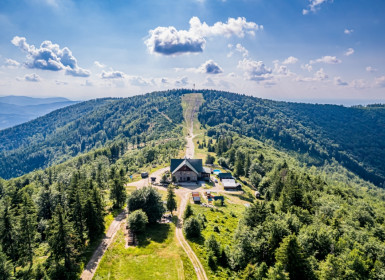Najpiękniejsze schroniska górskie w Beskidzie Śląskim i Żywieckim: gdzie przenocować w górach blisko szlaków turystycznych?