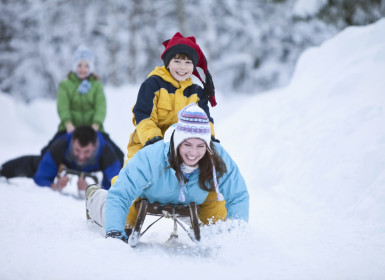 5 pomysłów na udane ferie zimowe z dziećmi: zima z przygodą w polskich górach!